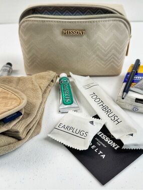 Delta One Missoni Amenity Kit Sand Color Zigzag, NEW with Luxury Travel Contents